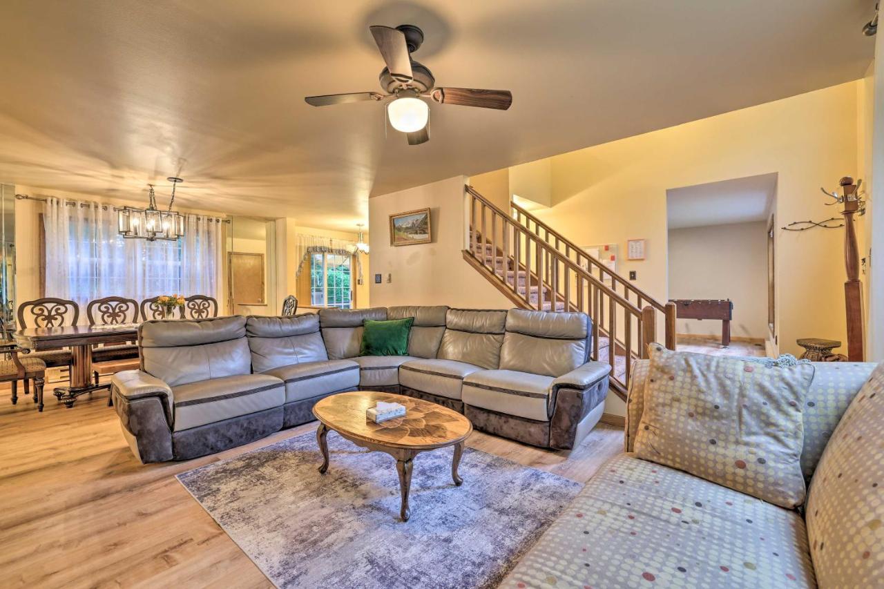 Spacious Tobyhanna Home With Lake Access And Fire Pit! ภายนอก รูปภาพ