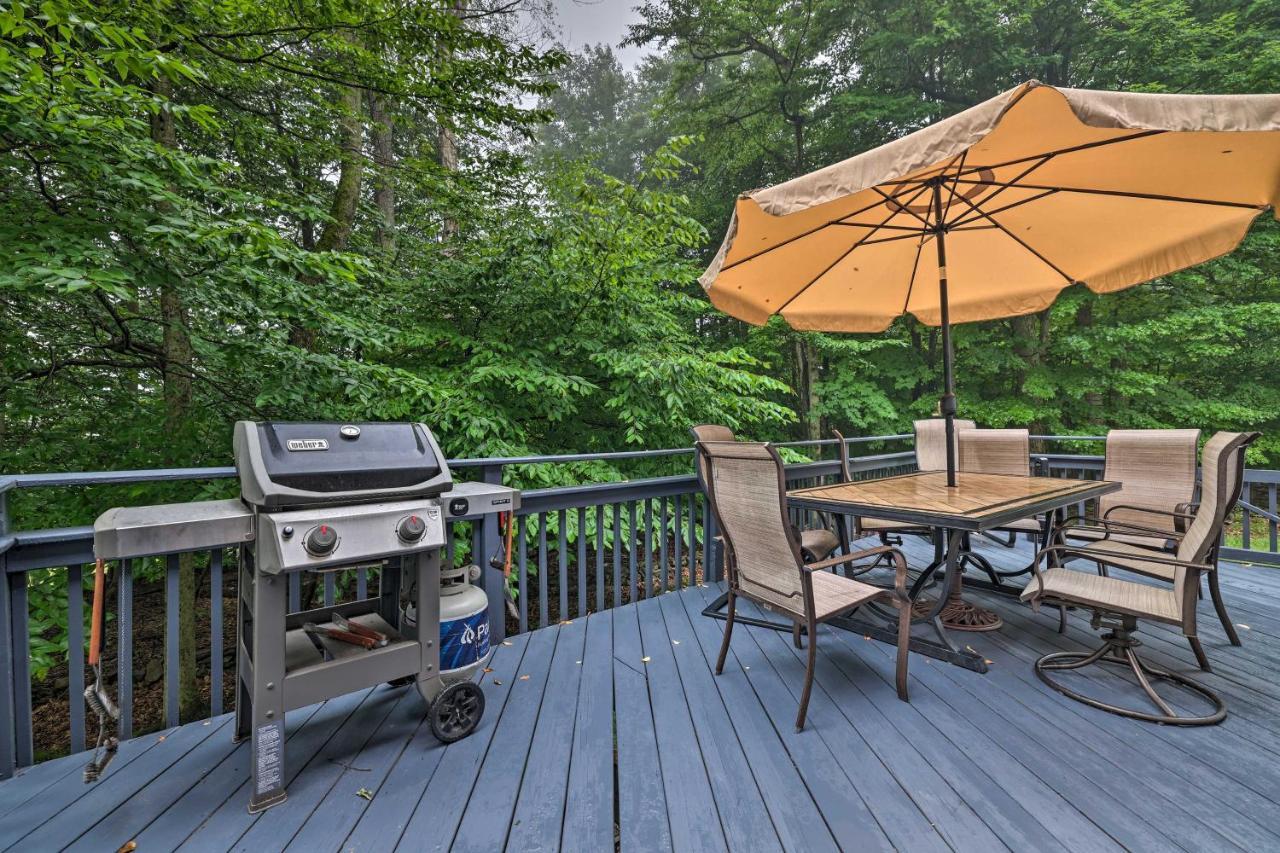 Spacious Tobyhanna Home With Lake Access And Fire Pit! ภายนอก รูปภาพ