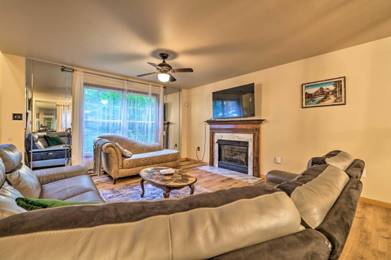 Spacious Tobyhanna Home With Lake Access And Fire Pit! ภายนอก รูปภาพ