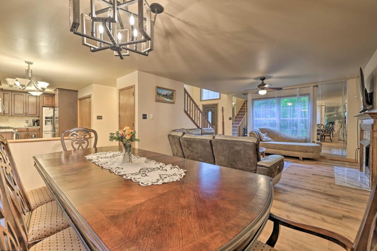 Spacious Tobyhanna Home With Lake Access And Fire Pit! ภายนอก รูปภาพ
