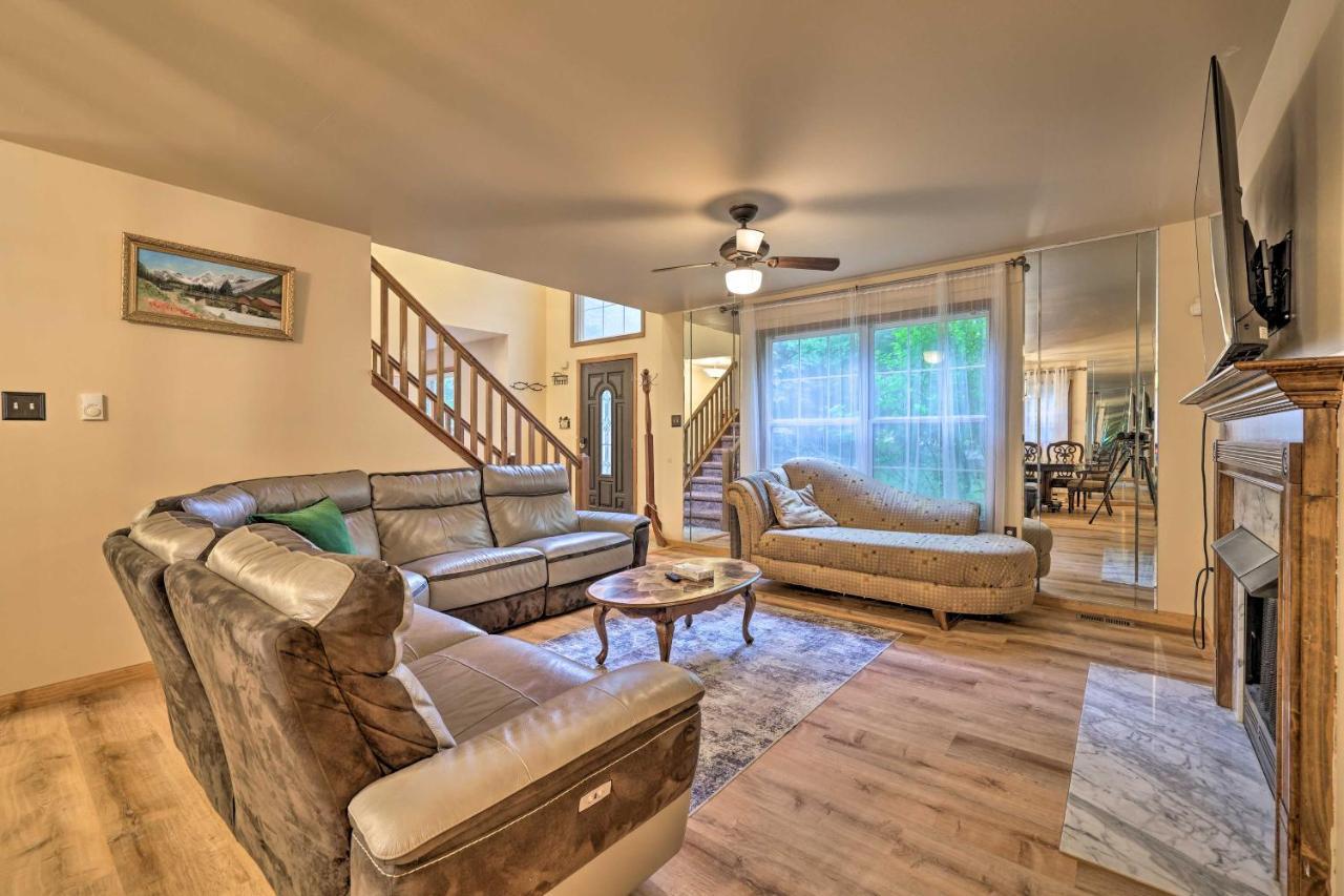 Spacious Tobyhanna Home With Lake Access And Fire Pit! ภายนอก รูปภาพ