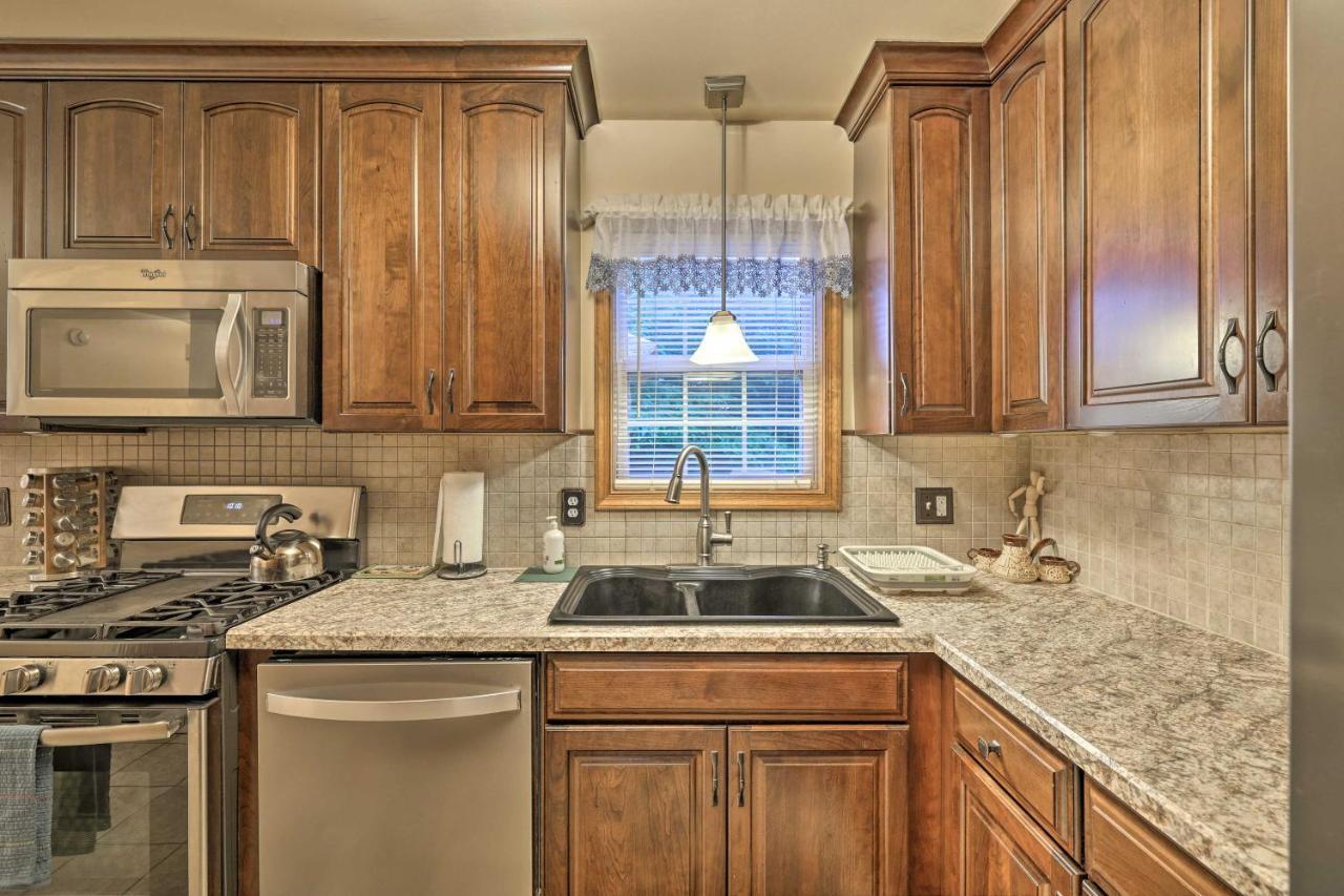 Spacious Tobyhanna Home With Lake Access And Fire Pit! ภายนอก รูปภาพ