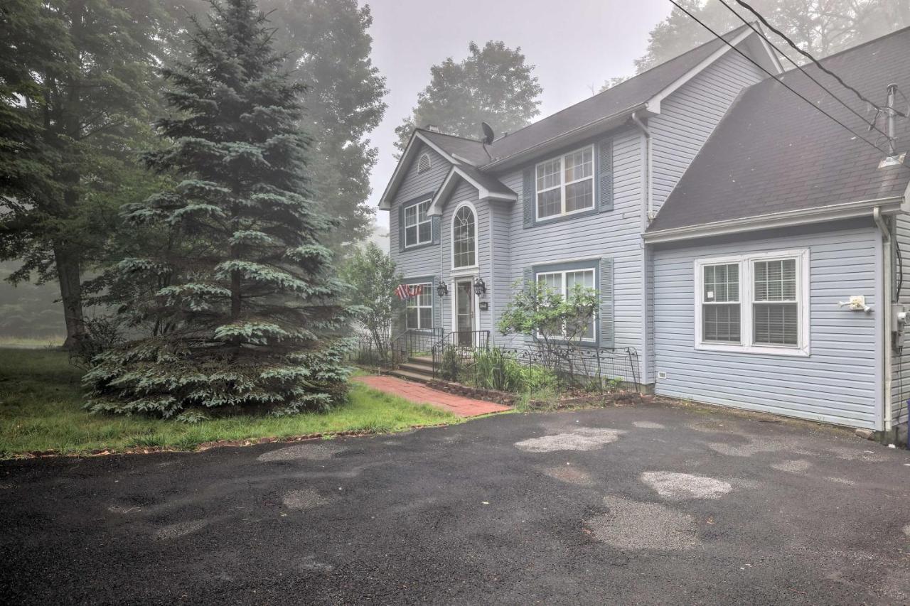 Spacious Tobyhanna Home With Lake Access And Fire Pit! ภายนอก รูปภาพ