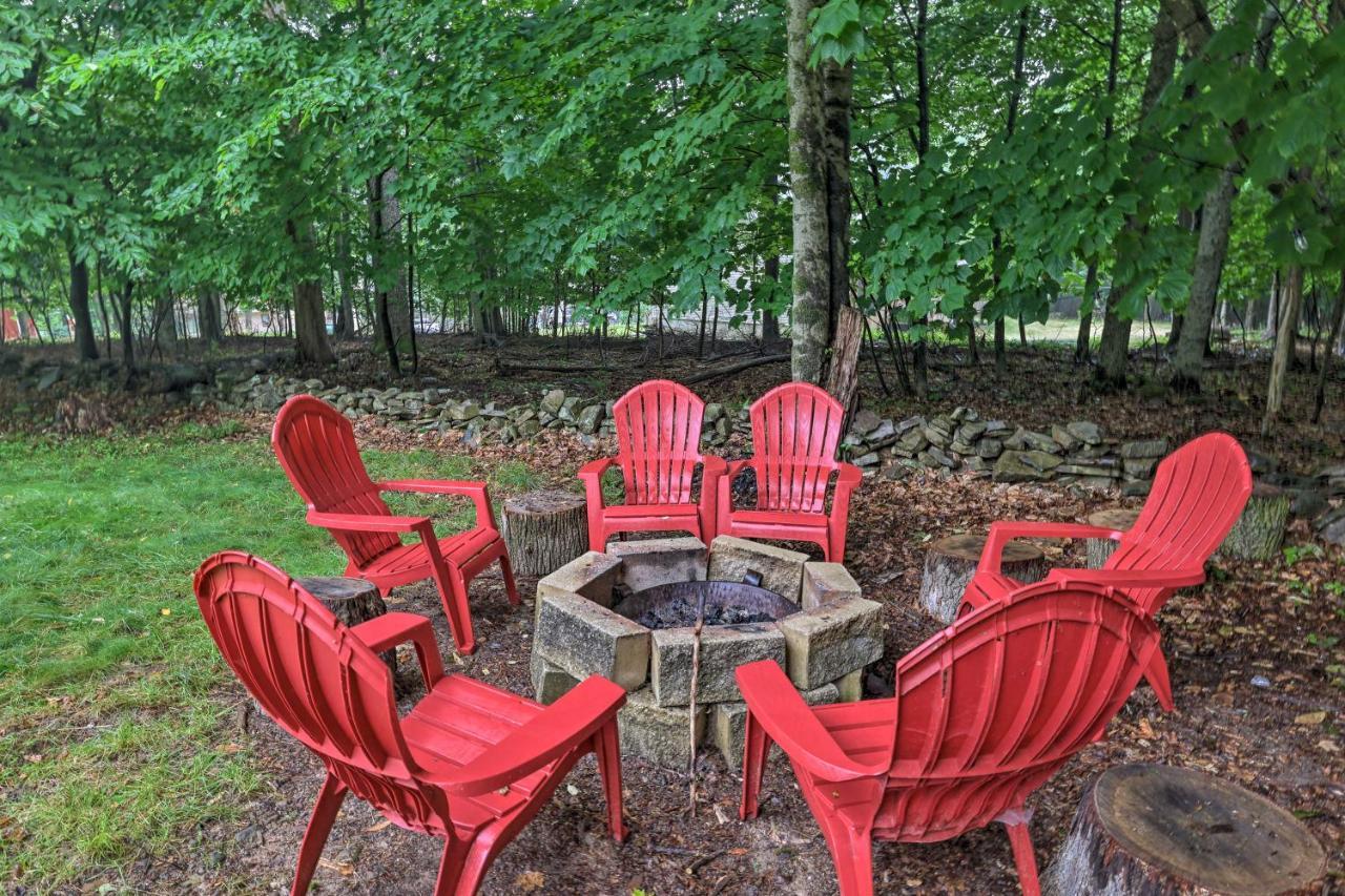 Spacious Tobyhanna Home With Lake Access And Fire Pit! ภายนอก รูปภาพ