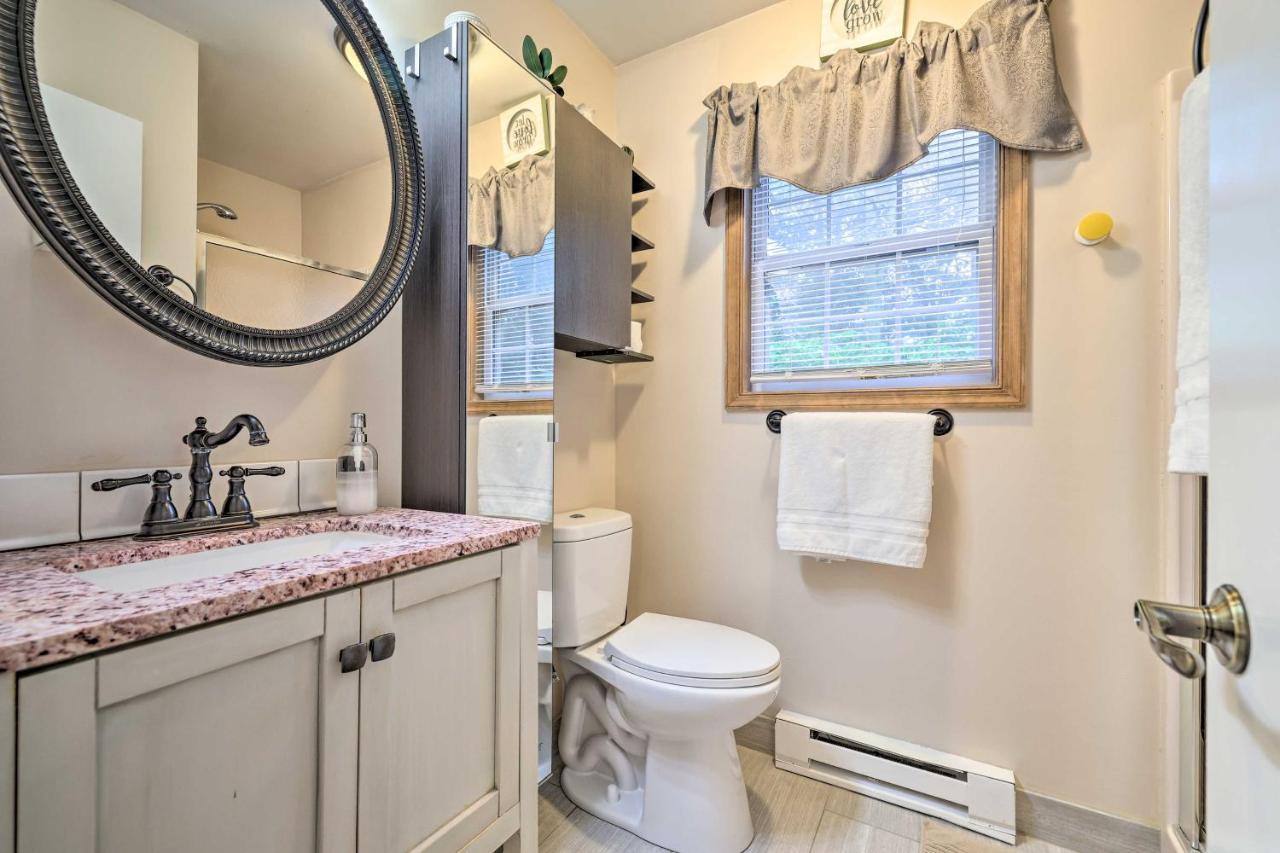 Spacious Tobyhanna Home With Lake Access And Fire Pit! ภายนอก รูปภาพ